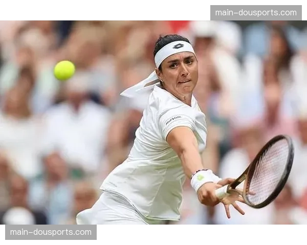 姆博科技术特点分析，极端抢二发战术击败莱巴金娜