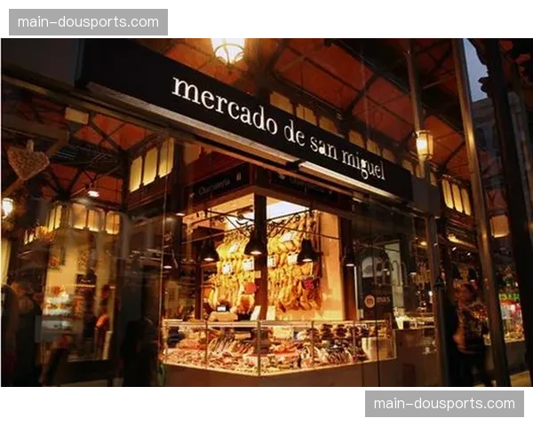 “足球与弗拉明戈”艺术展在马德里开幕，展出来自各俱乐部的历史物品。